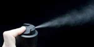 spraylacrimogen - Un tânăr a dat cu spray lacrimogen într-un autobuz în care erau mai mulți copii!