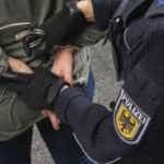 Femeie de 38 de ani acuzată că şi-a ucis mama pentru avere cu ajutorul unei asistente medicale 10 femeie arestata