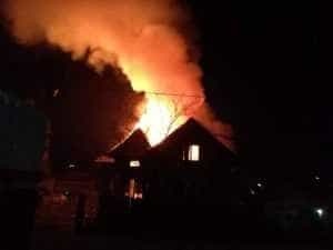 ACUM, ÎN ARGEȘ: Casă cuprinsă de flăcări! 3 incendiu - ACUM, ÎN ARGEȘ: Casă cuprinsă de flăcări!