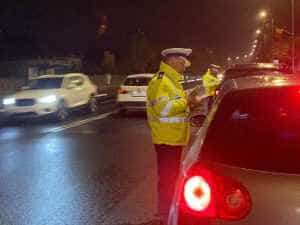 Conducea cu acte false! Tânărul argeșean a încercat să prostească polițiștii! 1 PolitiaFiltruAlbaIulia - Conducea cu acte false! Tânărul argeșean a încercat să prostească polițiștii!