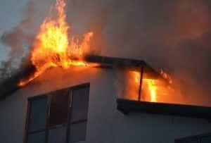 incendiu - Mansarda unei locuințe din Argeș a luat foc