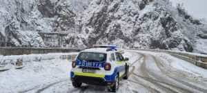 politie arges - Poliția Argeș: „Acționarea pedalei de accelerație trebuie făcută cu moderație”