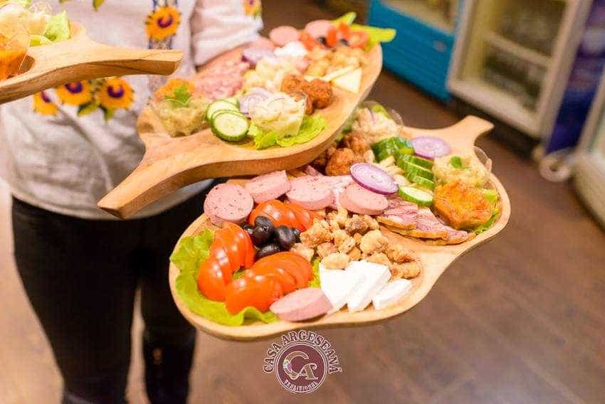 Casa Argeseana mancare5 - Casa Argeșeană vă așteaptă pe 8 martie cu un meniu delicios și un ambient autentic