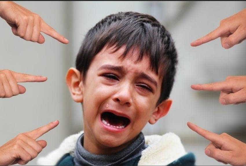 bullyi - Copil băgat cu capul în WC! În altă țară, agresorii riscă închisoarea!