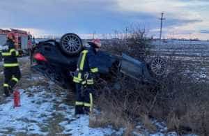 masina rasturnata parvu rosu - Accident rutier în Argeș! O mașină s-a răsturnat
