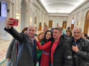 Președintele Camerei Deputaților, Marcel Ciolacu, în mijlocul câmpulungenilor! 1 Sursă foto: Facebook Simona Bucura - Oprescu