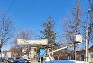 Atenție! Piteștiul, curățat de bannere publicitare! 3 Sursă foto: Facebook Primăria Municipiului Pitești.