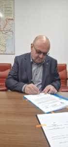 A fost semnat contractul pentru finanțarea proiectului „Renovarea energetică moderată pentru sediul Regiei Autonome Județene de Drumuri Argeș” 1 Ion Minzina cj arges contractul