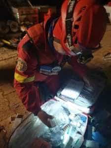 (VIDEO) Salvatorii români au salvat 4 victime în Turcia! Un tânăr de 16 ani a fost scos după 20 de ore, de sub dărâmături! 1 isu turcia romania - (VIDEO) Salvatorii români au salvat 4 victime în Turcia! Un tânăr de 16 ani a fost scos după 20 de ore, de sub dărâmături!