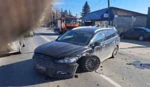 accident e1676123215651 - Accident rutier între 2 autoturisme în Argeș!