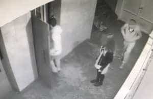 furt scara bloc - Furt în scara unui bloc din Pitești! Un tânăr de 29 de ani - reținut