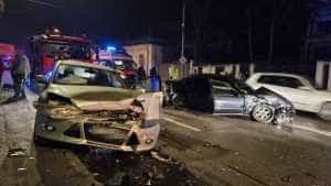 Accident în Pitești! Trei mașini s-au făcut praf, iar trei oameni au ajuns la spital 1 accident pitesti 1 - Accident în Pitești! Trei mașini s-au făcut praf, iar trei oameni au ajuns la spital