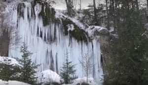 cascada vidra - Peisaj de poveste în România! Cascada de la Vidra a înghețat