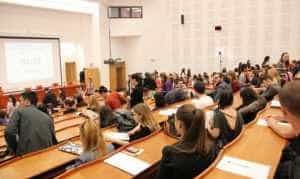Propunerea Ministerului Educației: Studenții vor face doar 2 ani de facultate 1 vouchere studenti