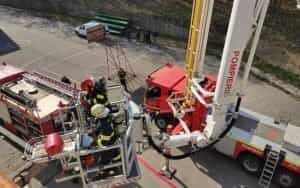 pompierii e1676557829343 - (VIDEO) Intervenție ISU Argeș în caz de incendiu într-un laborator al Colegiului Național “Alexandru Odobescu”!