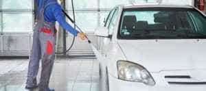 spalatorie auto rasnov - Un angajat al unei spălătorii auto a furat 1.200 de euro dintr-o mașină adusă de o clientă!