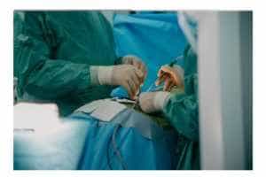 Percheziții în 3 județe! Stenturi luate de la persoane decedate, montate pacienților în viață! 2 percheziții spitale