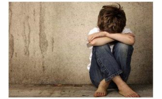călugar a agresat minor