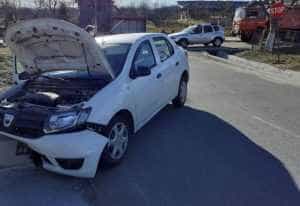 masina cap pod - A intrat cu mașina într-un cap de pod! O persoană rănită