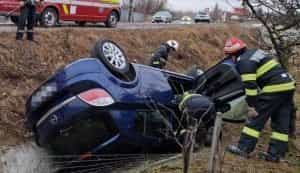 accident e1677221744121 - ACUM! Mașină răsturnată în șanț în Argeș!