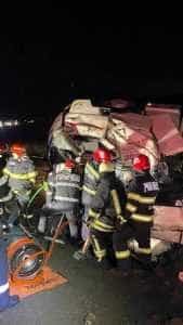 Tragedie pe un drum național! Un TIR încărcat cu lichid polimeric s-a răsturnat iar șoferul a murit! 1 un accident grav