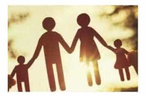 Românii care adoptă copii vor avea concendiu prelungit și indemnizație lunară 1 adopta familie