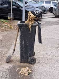 Acţiune de curăţare a reţelei de canalizare în oraşul Topoloveni 1 deșeuri Topoloveni