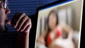 femeie amenintata poze - Un tânăr și-a şantajat două foste iubite cu publicarea unor fotografii compromiţătoare