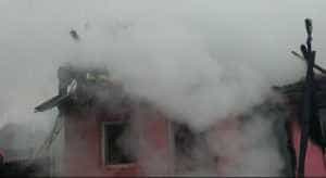 (VIDEO) Incendiu puternic în Budeasa! O casă a fost cuprinsă de flăcări 1 incendiu - (VIDEO) Incendiu puternic în Budeasa! O casă a fost cuprinsă de flăcări