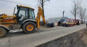 accident a1 2 - (VIDEO) Șofer de 24 de ani- rănit! A intrat cu mașina într-un utilaj