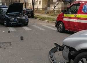 Accident cu 3 mașini în Pitești! Un șofer de 20 de ani a făcut atac de panică 1 accident pitesti - Accident cu 3 mașini în Pitești! Un șofer de 20 de ani a făcut atac de panică
