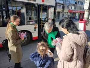 Forța Dreptei Argeș: La mulți ani tuturor doamnelor și domnișoarelor! 1 Sursă foto: Facebook Forță Dreptei Argeș.