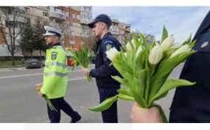 politie 8 martie - (VIDEO) Misiune diferită pe străzile din Argeș! Șoferițele au fost „amendate”