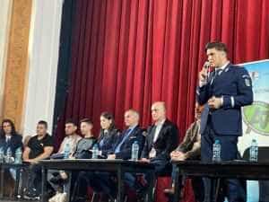 (VIDEO) Acțiune de prevenire a consumului de droguri în rândul adolescenților- organizată la Pitești! 1 eveniment prevenire droguri