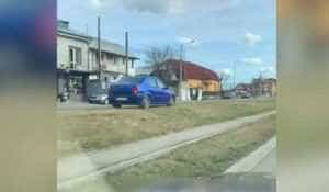 sofer contrasens strada craiova 821997 - Șofer surprins în timp ce circulă pe contrasens! Claxoanele mașinilor nu l-au deranjat deloc