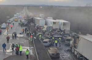 Accident imens cu peste 40 de TIR-uri și mașini în Ungaria! Printre victime sunt și 3 români 21 accident ungaria - Accident imens cu peste 40 de TIR-uri și mașini în Ungaria! Printre victime sunt și 3 români
