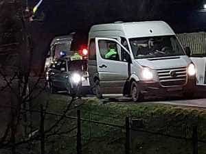 sofer microbuz politie - Un primar îi conduce pe elevi la școală, după ce șoferul a fost prins băut la volan!