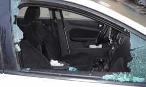 masina spargere - Trei tineri care au spart un bar, au furat și mașina proprietarului când au plecat!