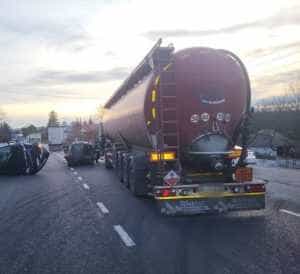 ARGEȘ: Accident între două mașini și un camion! Două persoane au nevoie de ajutor 1 minor - ARGEȘ: Accident între două mașini și un camion! Două persoane au nevoie de ajutor