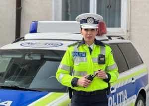 politista erou pitesti - Intervenție contracronometru! O polițistă din Pitești a salvat o șoferiță inconștientă! Femeia era blocată în mașină