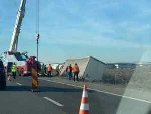 Trafic îngreunat pe A1 București-Pitești! Un TIR a ajuns în șanț 1 accident a1 1 - Trafic îngreunat pe A1 București-Pitești! Un TIR a ajuns în șanț