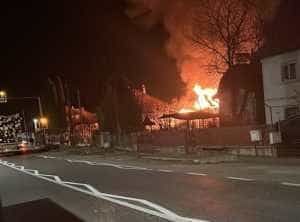 incendiu - (FOTO) Incendiu puternic la o fabrică din Argeș