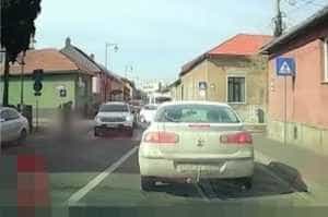 accident politie batrana - Femeie lovită de o mașină de poliție pe trecerea de pietoni