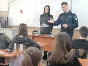 Jandarmii argeșeni i-au vizitat pe elevii din județul Argeș! 1 ijj arges - Jandarmii argeșeni i-au vizitat pe elevii din județul Argeș!