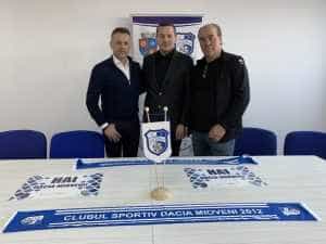 Dolo Trans Olimp, se alătură sponsorilor care susțin echipa de handbal CS Dacia Mioveni 2012! 3 Dolo Trans si cs Dacia Mioveni