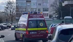 ambulanta smurd - (VIDEO) Un copil din Mioveni a ajuns la spital după ce și-a amputat două degete