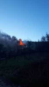 (VIDEO) Incendiu puternic! Casă cuprinsă de flăcări în Argeș! 1 incendiu - (VIDEO) Incendiu puternic! Casă cuprinsă de flăcări în Argeș!