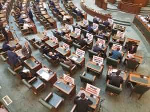 Protest USR la Senat față de menținerea pensiilor speciale 1 Sursă foto: USR