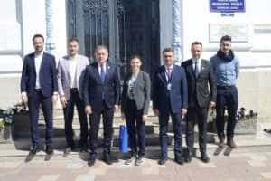 Vizită a reprezentanților Ambasadei Statelor Unite ale Americii, la Primăria Pitești! 1 Sursă foto: Facebook Primăria Pitești