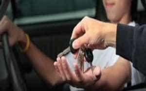 7591975b minor la volan 780x470 1 - PITEȘTI: Băiat de 17 ani, prins la volan! În mașină se mai afla o femeie, rudă cu adolescentul